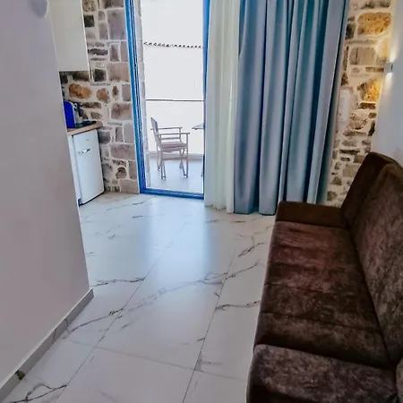 Evaggelia's Stone Apartment