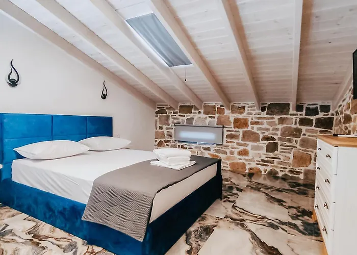 Evaggelia's Stone * Skála Marión